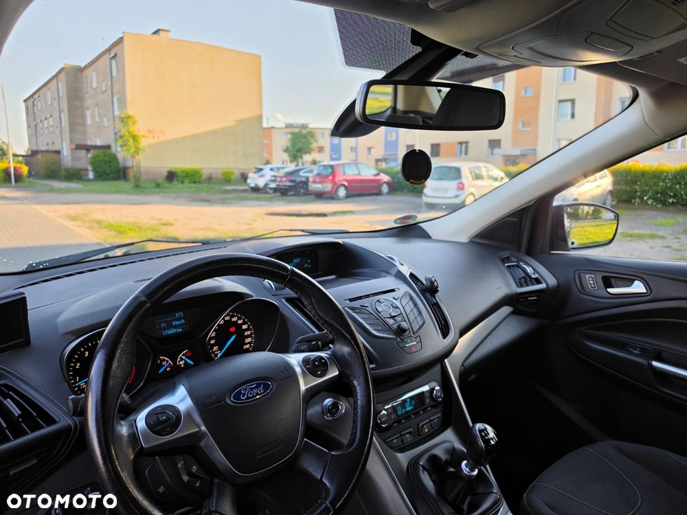 Ford Kuga 1.6 EcoBoost 2x4 Titanium - 9