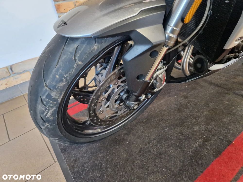Triumph Street Triple - 18