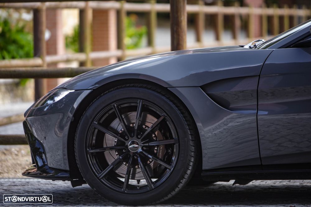 Aston Martin Vantage Coupe 4.0 Twin-Turbo V8 - 11