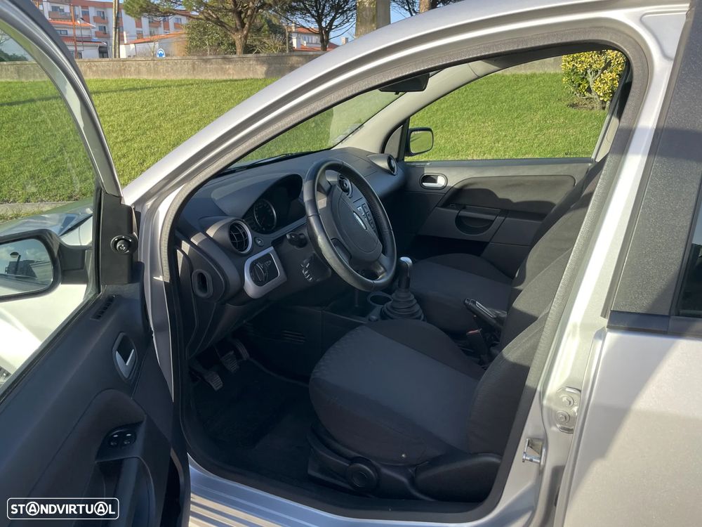 Ford Fiesta 1.25 Ghia - 16