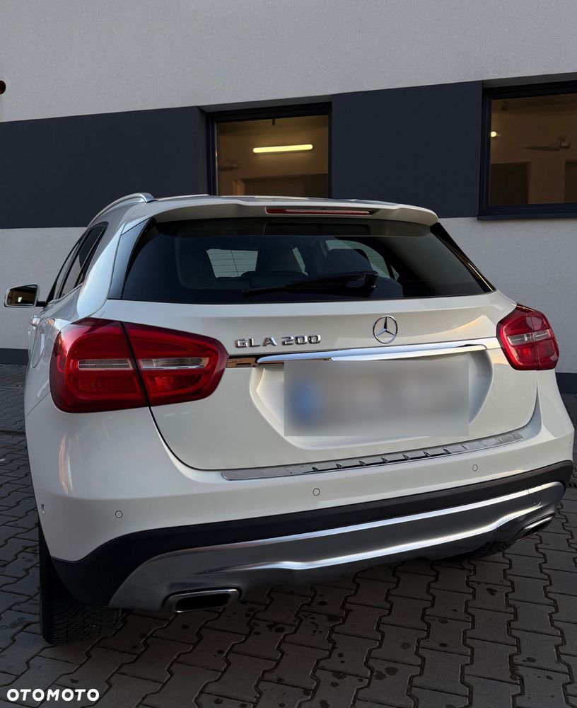 Mercedes-Benz GLA 200 7G-DCT - 23