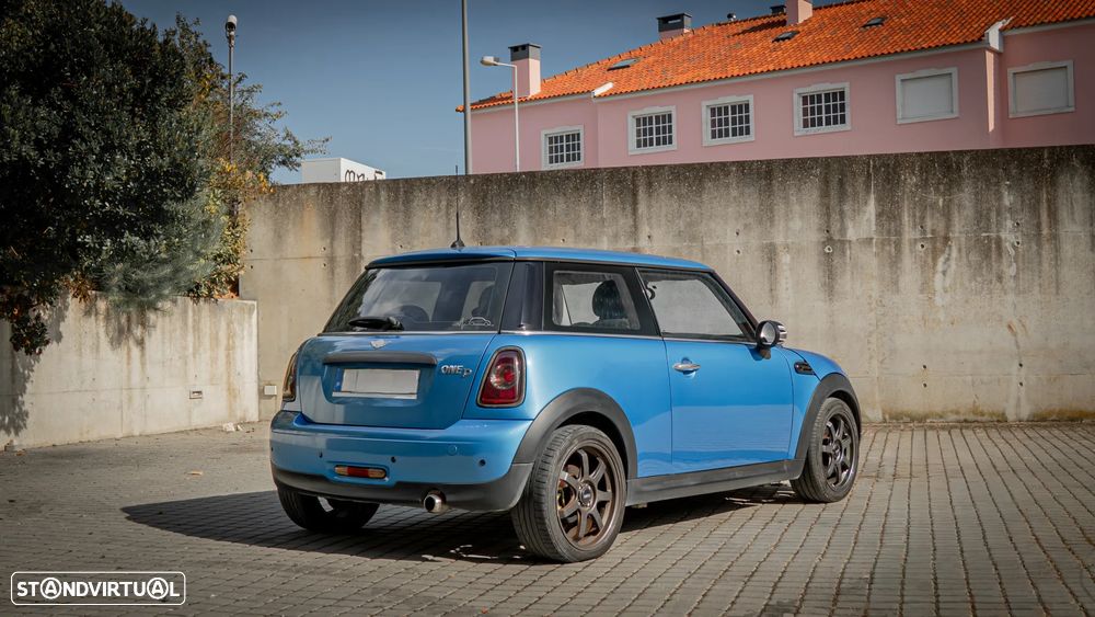 MINI 3 Portas One D - 7