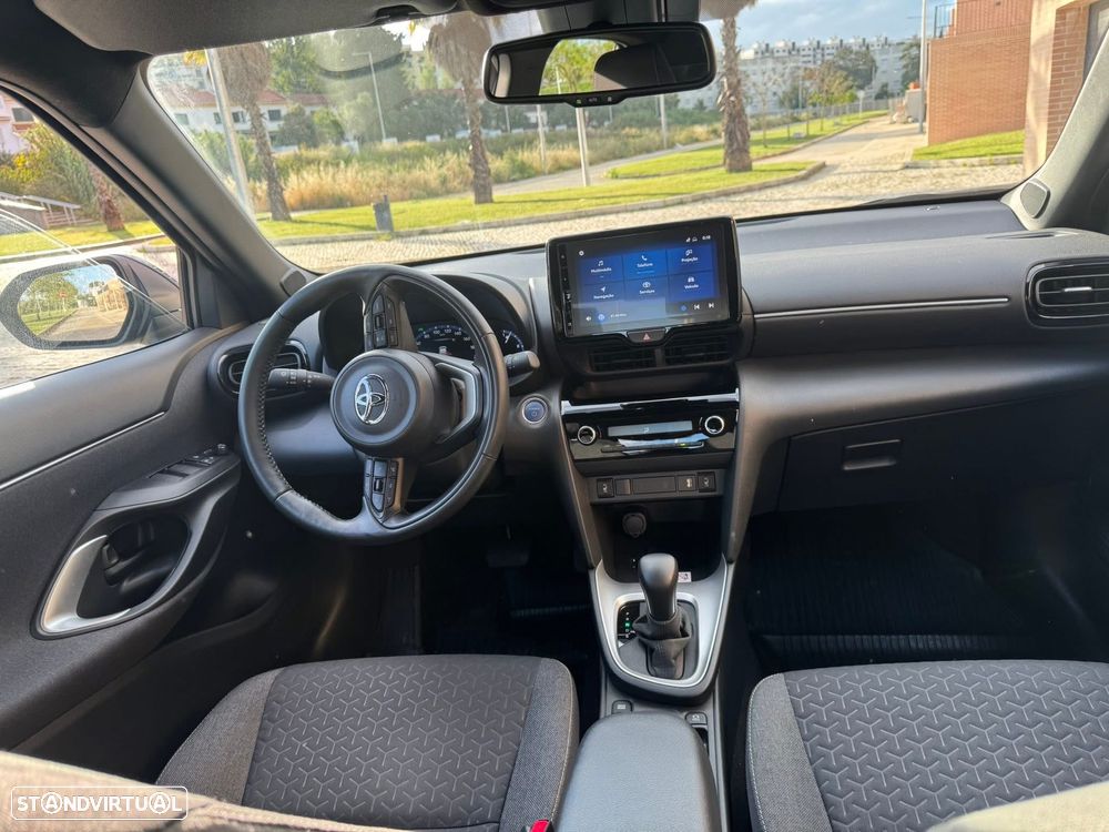 Toyota Yaris Cross 1.5 HDF Premiere Edition - 4