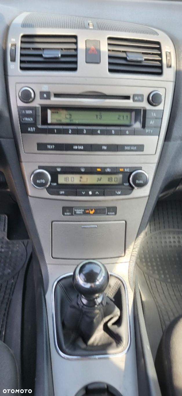Toyota Avensis - 14