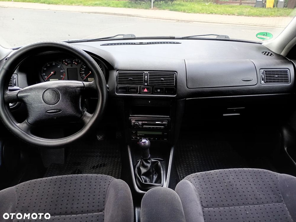 Volkswagen Golf 1.6 - 7