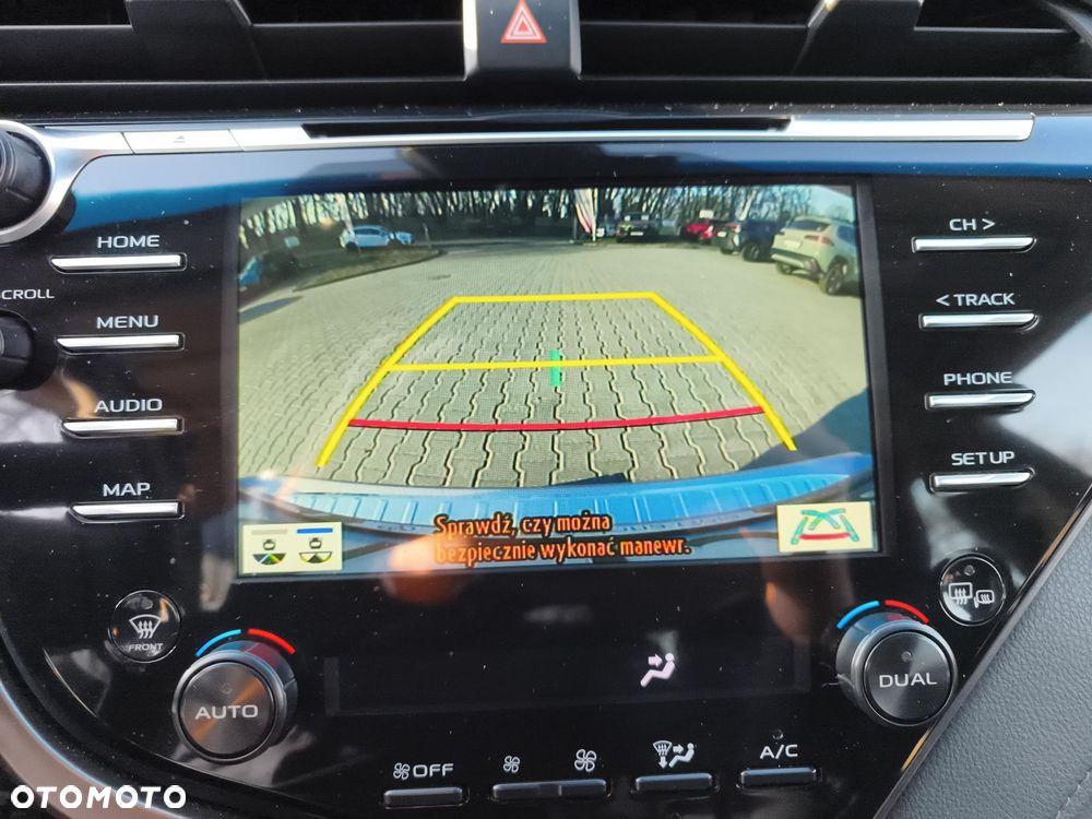 Toyota Camry 2.5 Hybrid Executive CVT - 18