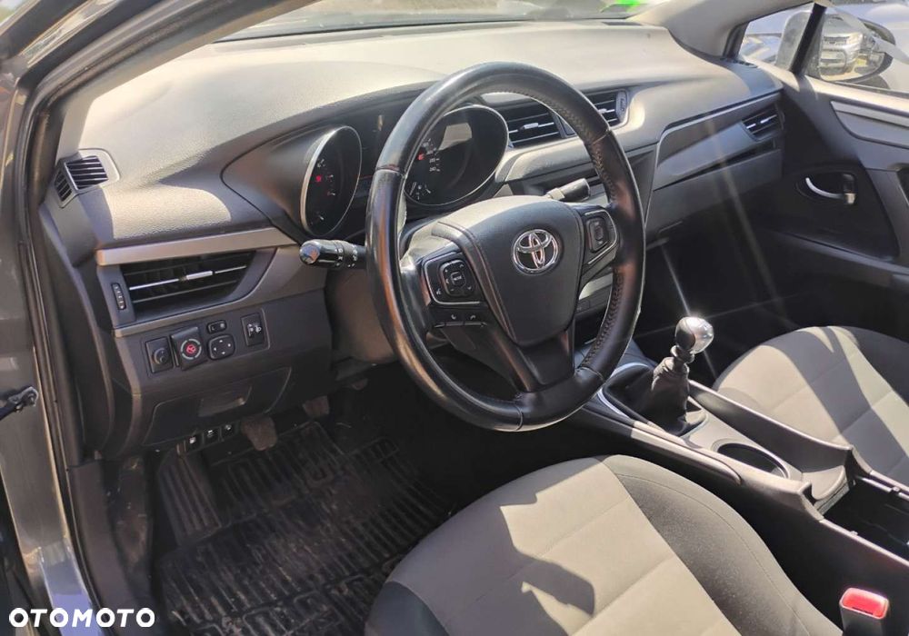 Toyota Avensis - 11