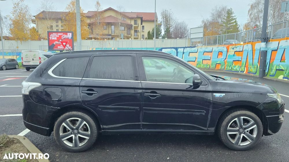 Mitsubishi Outlander 2.0 4WD Plug-In Hybrid Top - 6