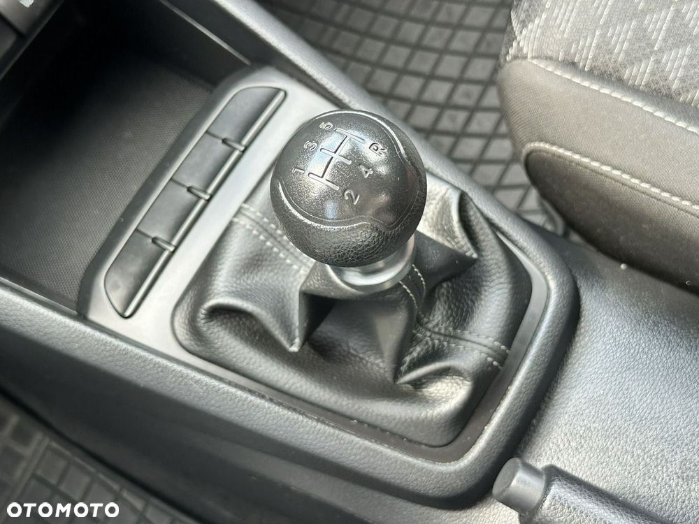 Kia Rio - 33