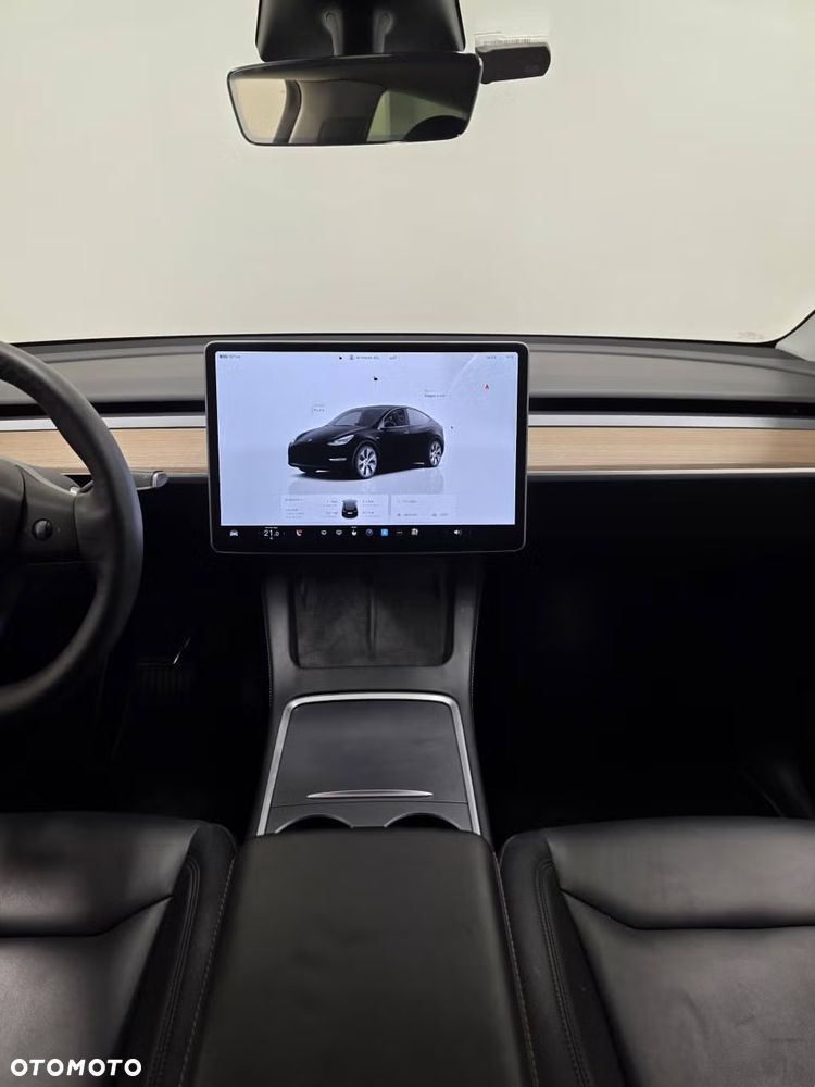 Tesla Model Y Long Range AWD - 13