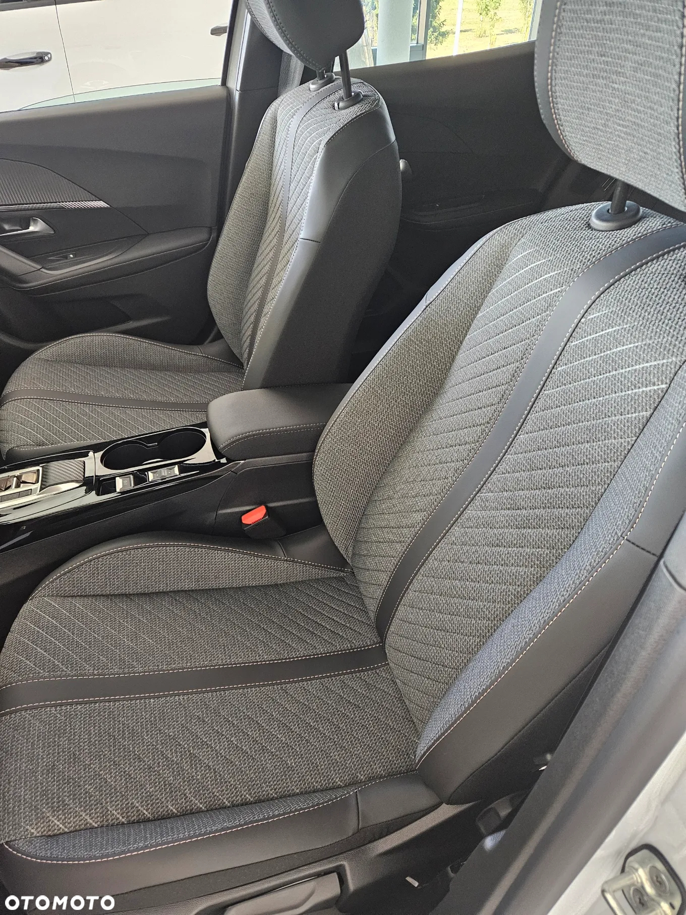 Peugeot 2008 PureTech mHEV Allure e-DCS6 - 9