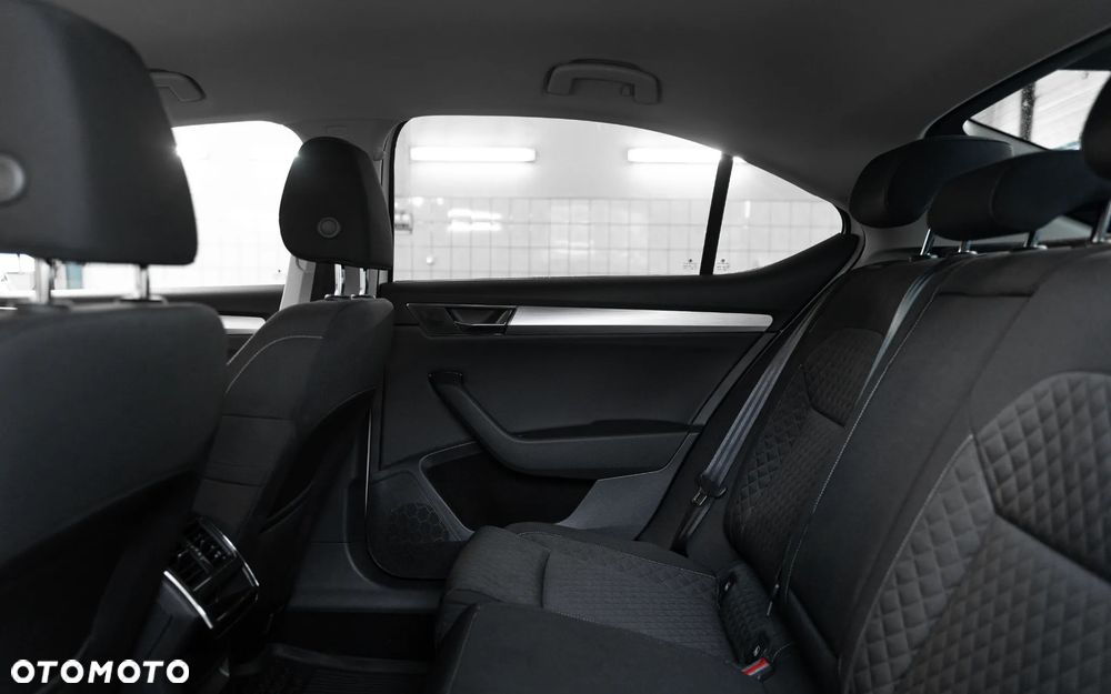 Skoda Superb 2.0 TDI SCR Ambition DSG - 34