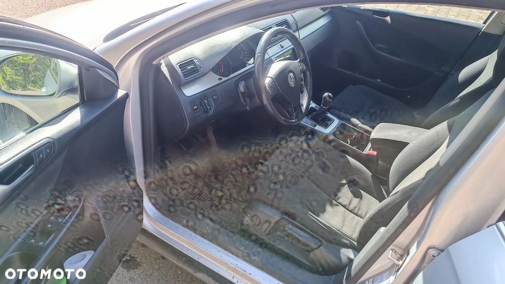 Volkswagen Passat 2.0 TDI DPF BlueMot Trendline - 9