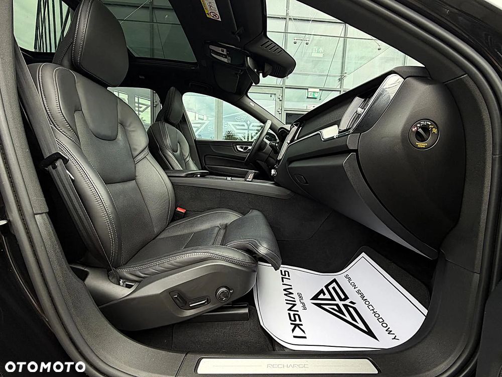 Volvo XC 60 T6 AWD Recharge Plus Black Edition - 16