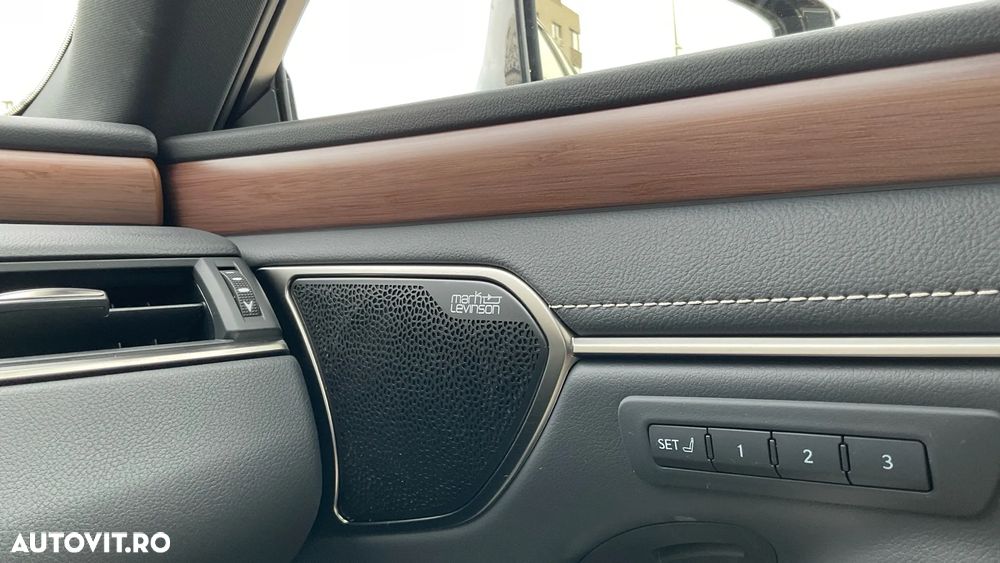 Lexus Seria ES 300h 2.5 TNGA HV 25H- 4X2 CVT Luxury - 11