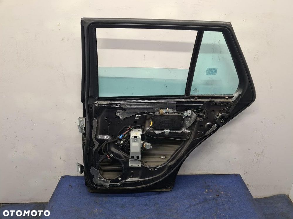 MERCEDES W203 LIFT KOMBI DRZWI TYŁ PRAWE 768 - 8