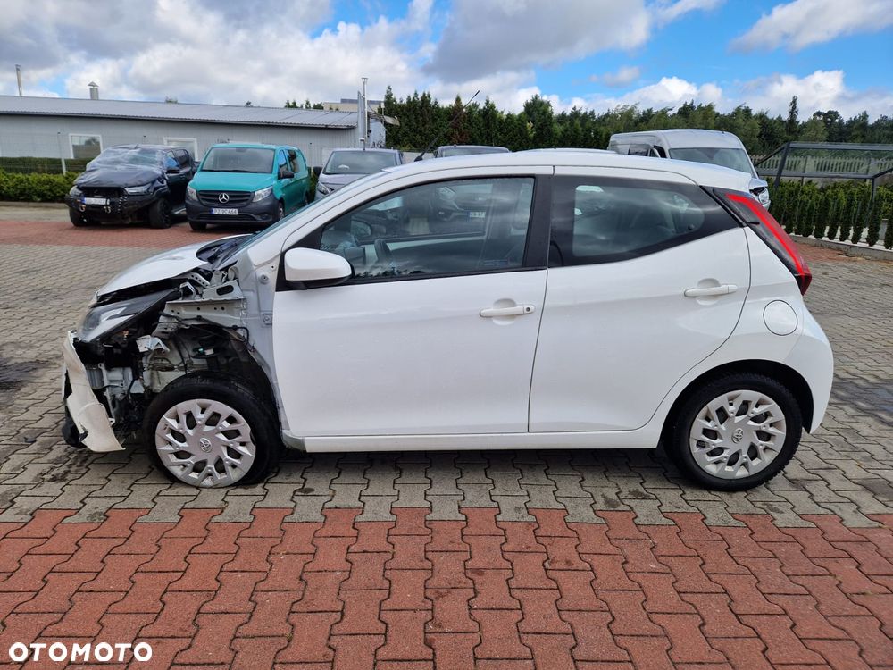 Toyota Aygo x-play - 4