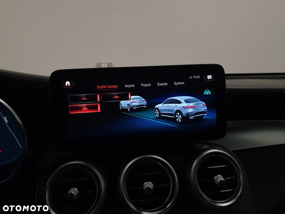 Mercedes-Benz GLC 220 d 4Matic 9G-TRONIC AMG Line Plus - 22