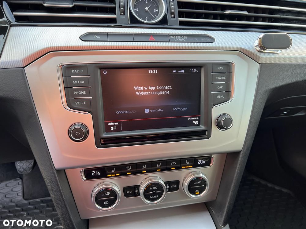 Volkswagen Passat - 13