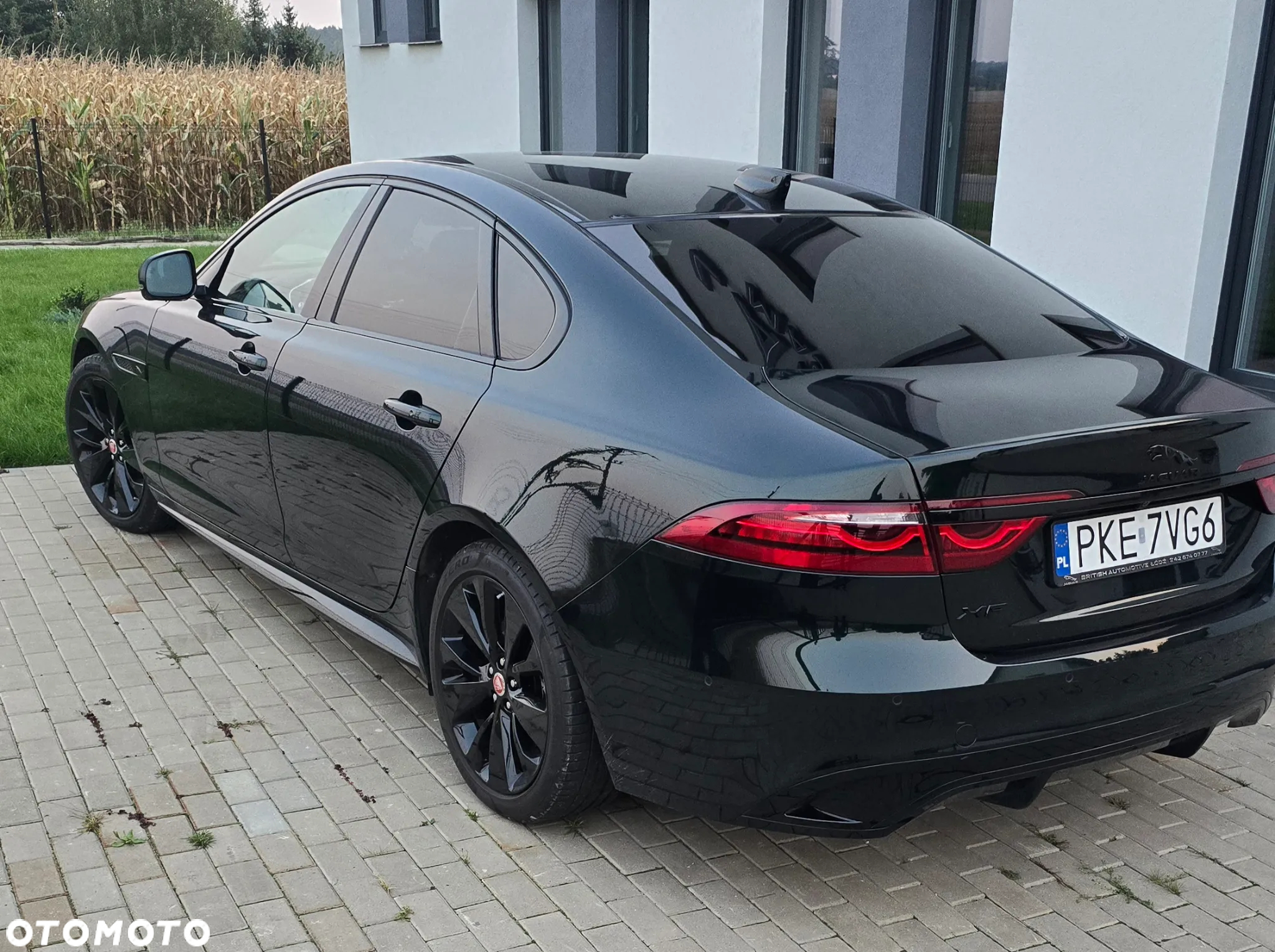 Jaguar XF 2.0 P250 R-Dynamic Black - 10