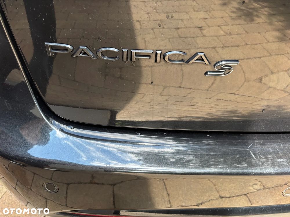 Chrysler Pacifica - 4