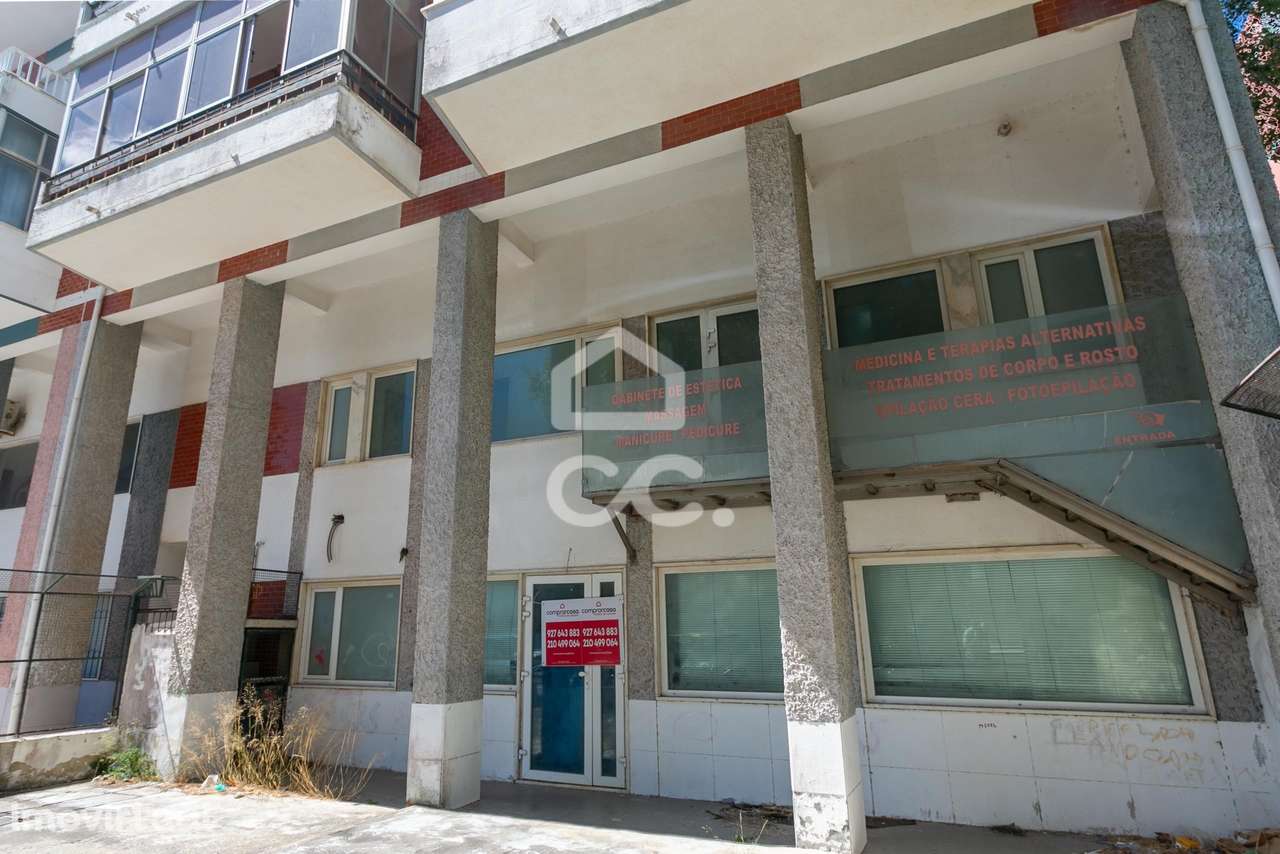 Loja com dois pisos, em Rio de Mouro - Sintra - Grande imagem: 2/18