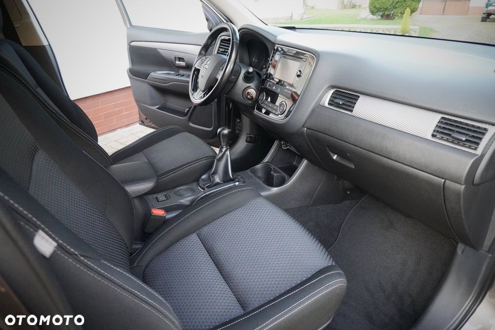 Mitsubishi Outlander - 2