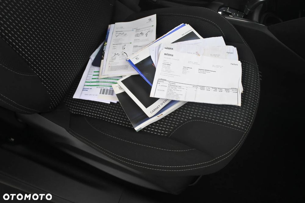 Peugeot 208 PureTech 110 Stop & Start EAT6 Allure - 8