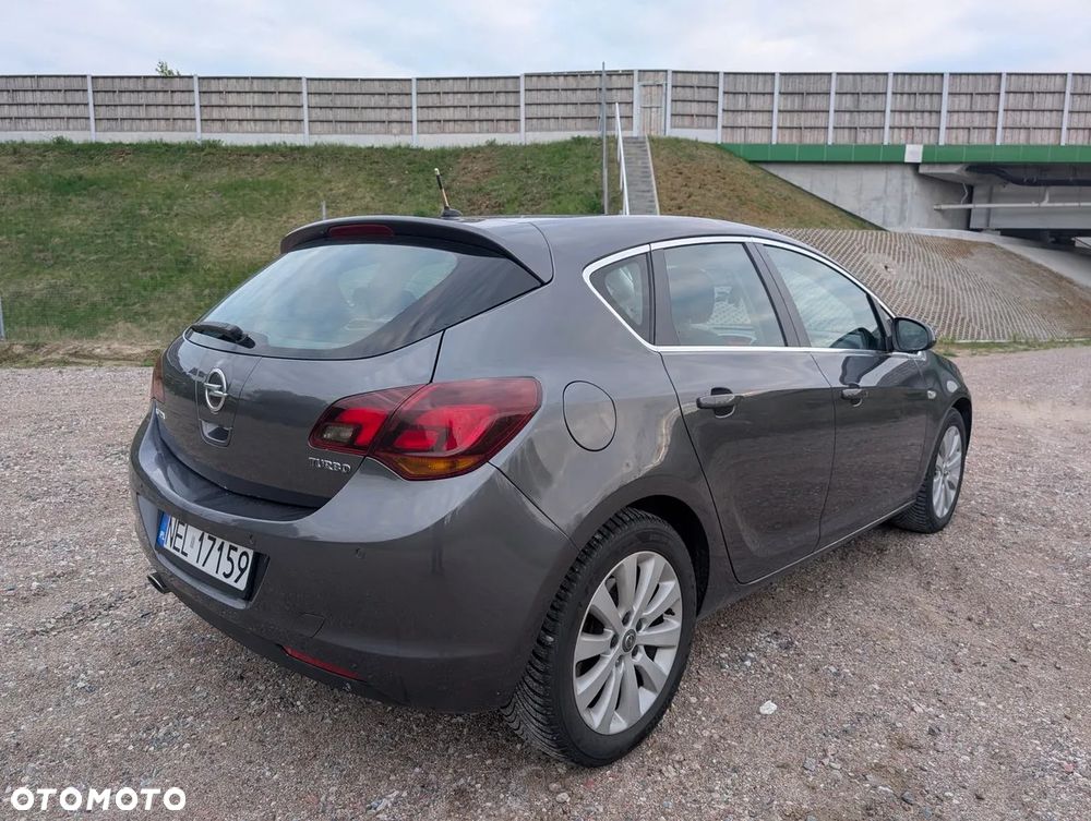Opel Astra 1.6 T Cosmo - 2