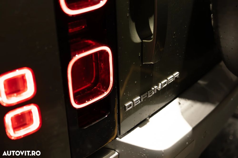 Land Rover Defender 110 2.0 P300 SE - 13