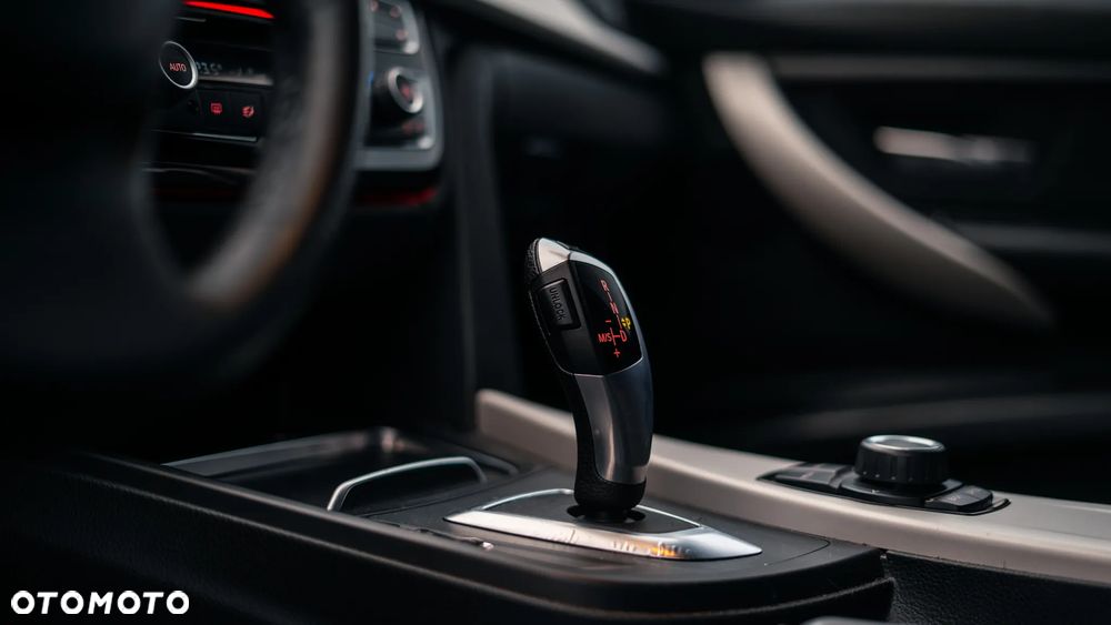 BMW Seria 3 320i GPF xDrive - 18