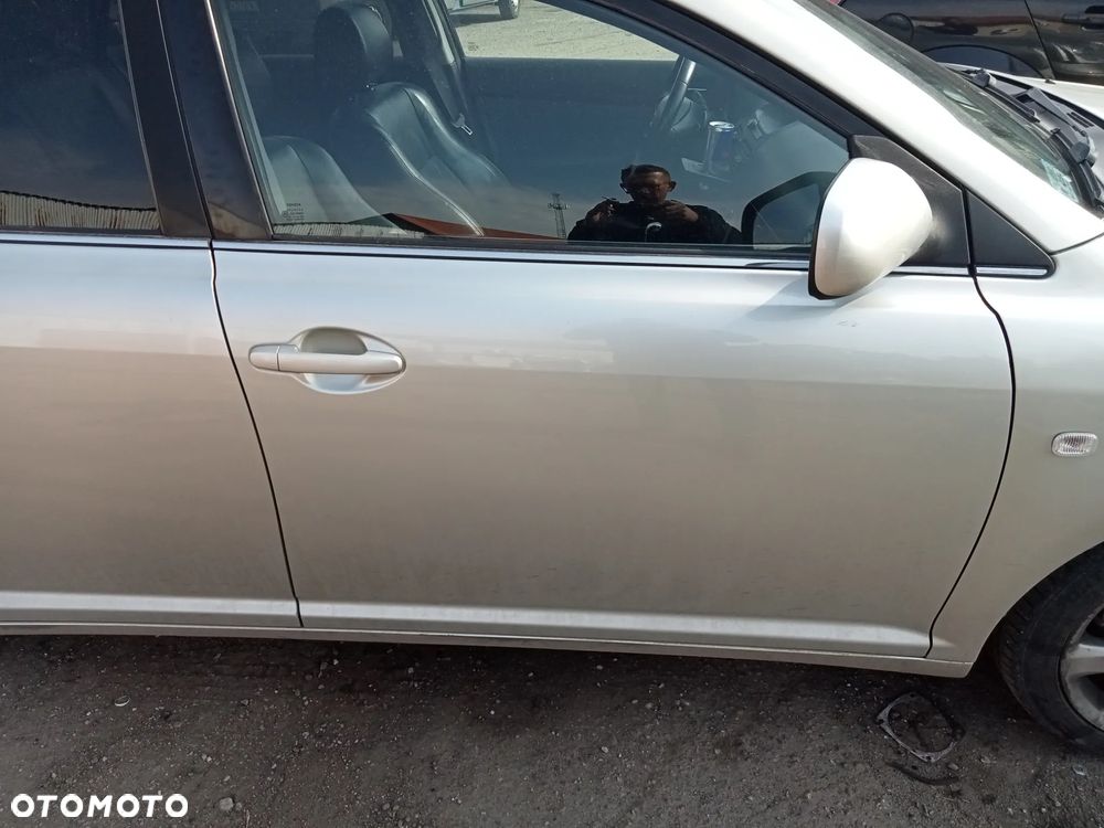 drzwi prawe przód avensis t25 1c0 - 1
