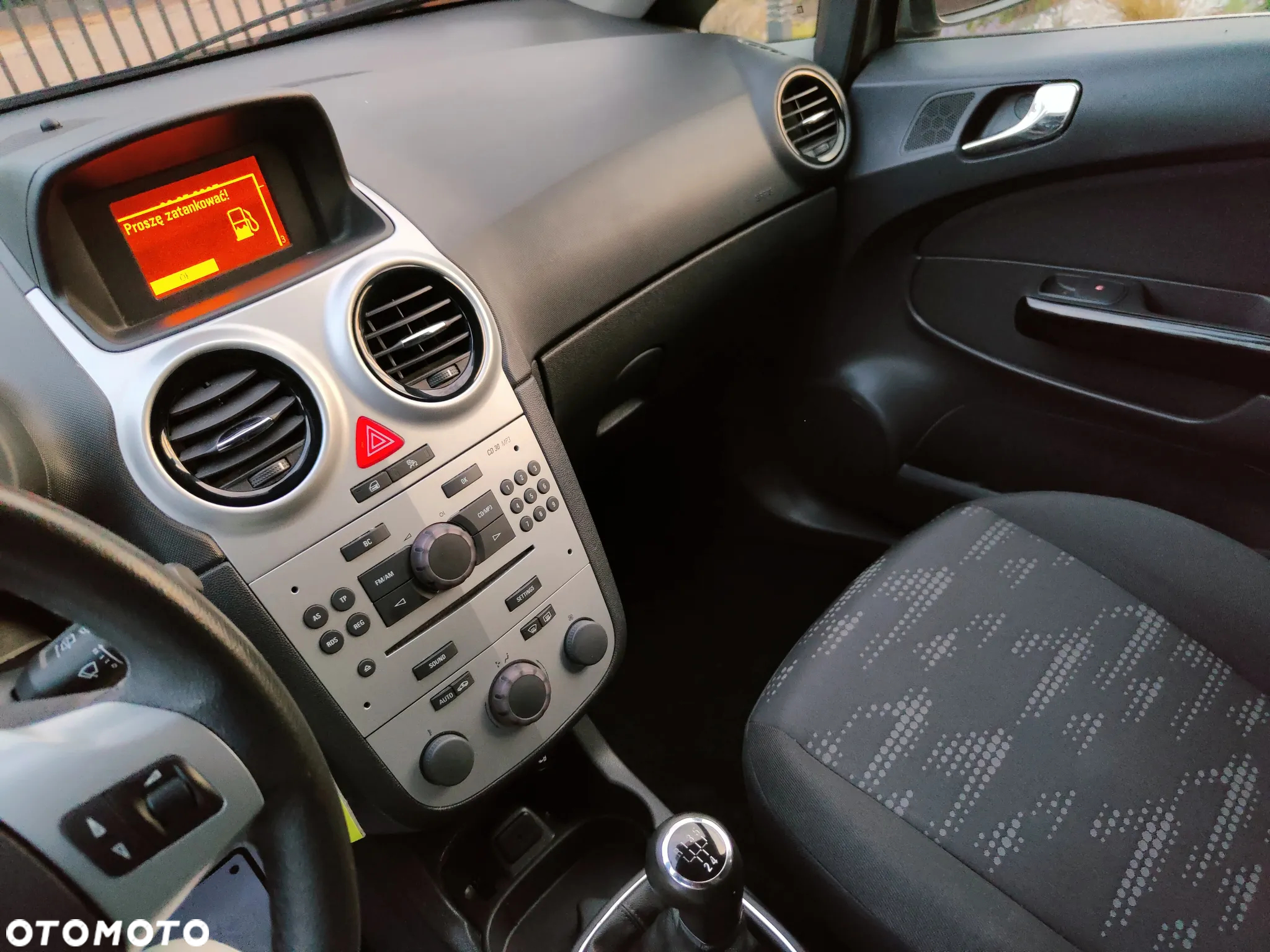 Opel Corsa 1.4 16V Satellite - 11