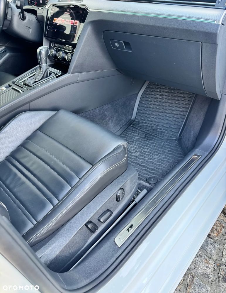 Volkswagen Passat - 12