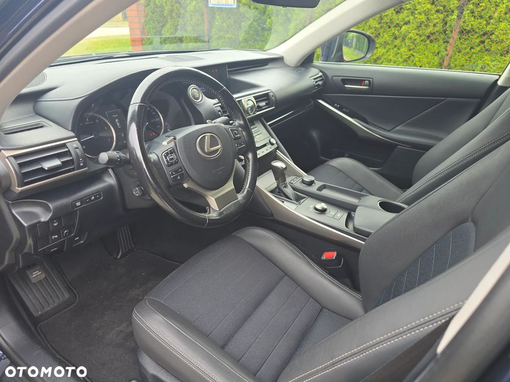 Lexus IS 200t / 300 Prestige - 19