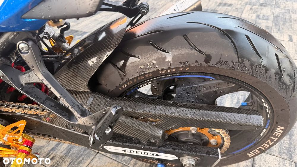 Suzuki GSR - 9