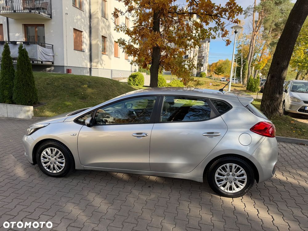 Kia Ceed - 13