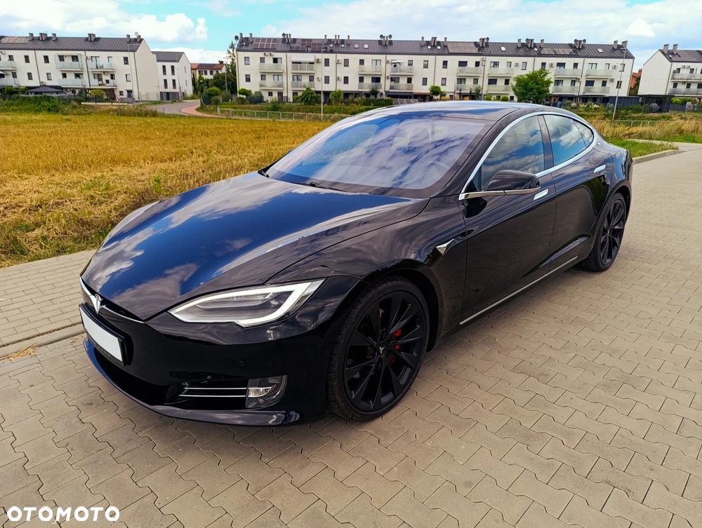 Tesla Model S - 35