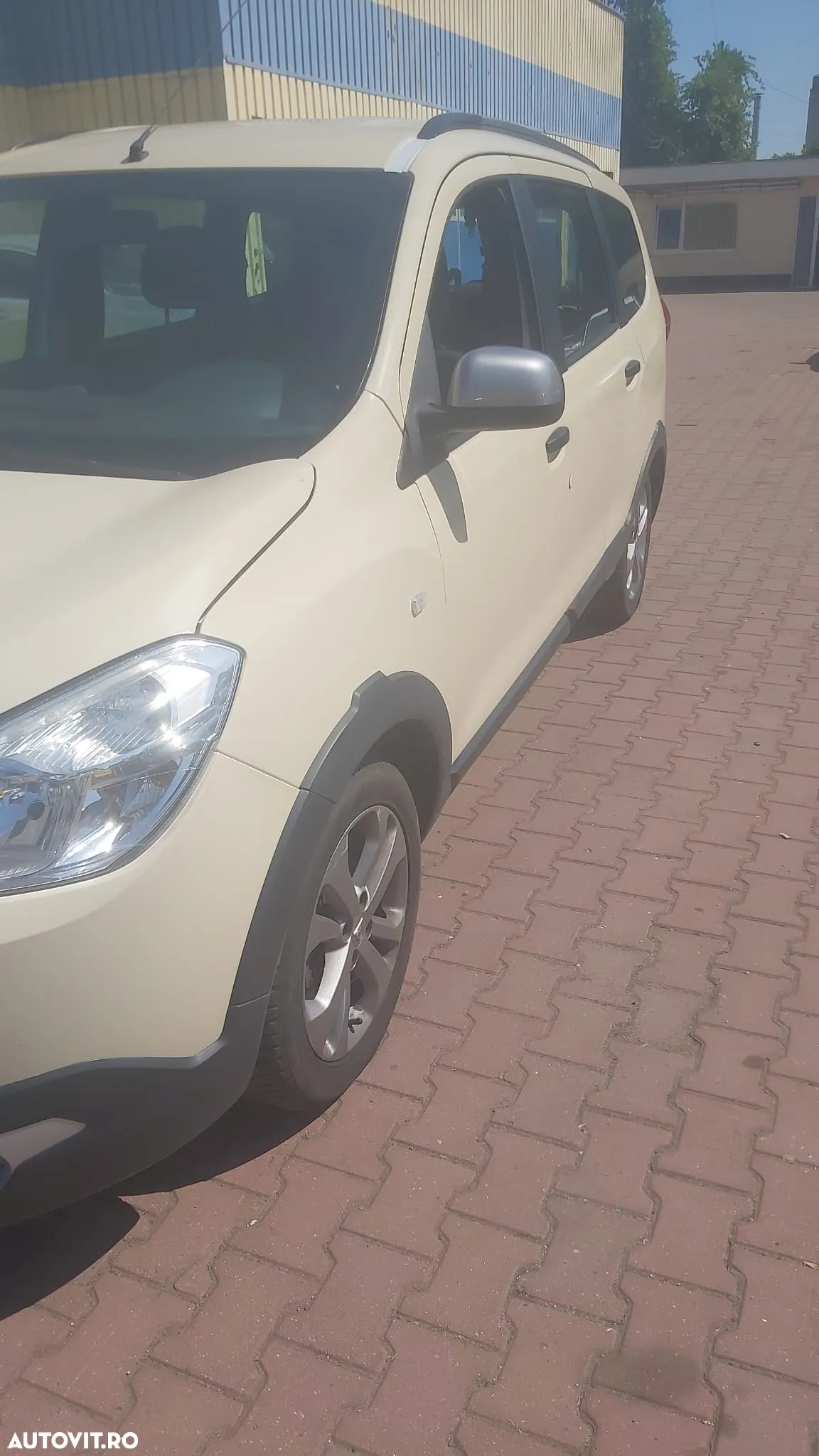 Dacia Lodgy 1.2 TCe 115 CP Stepway - 3
