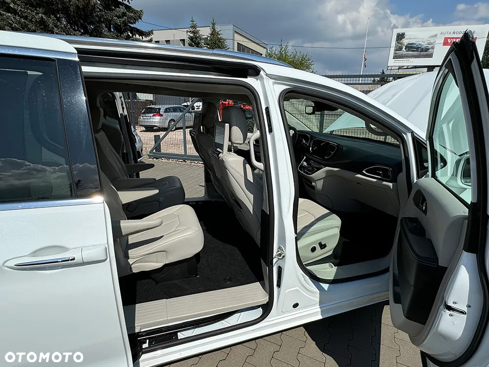 Chrysler Pacifica - 14