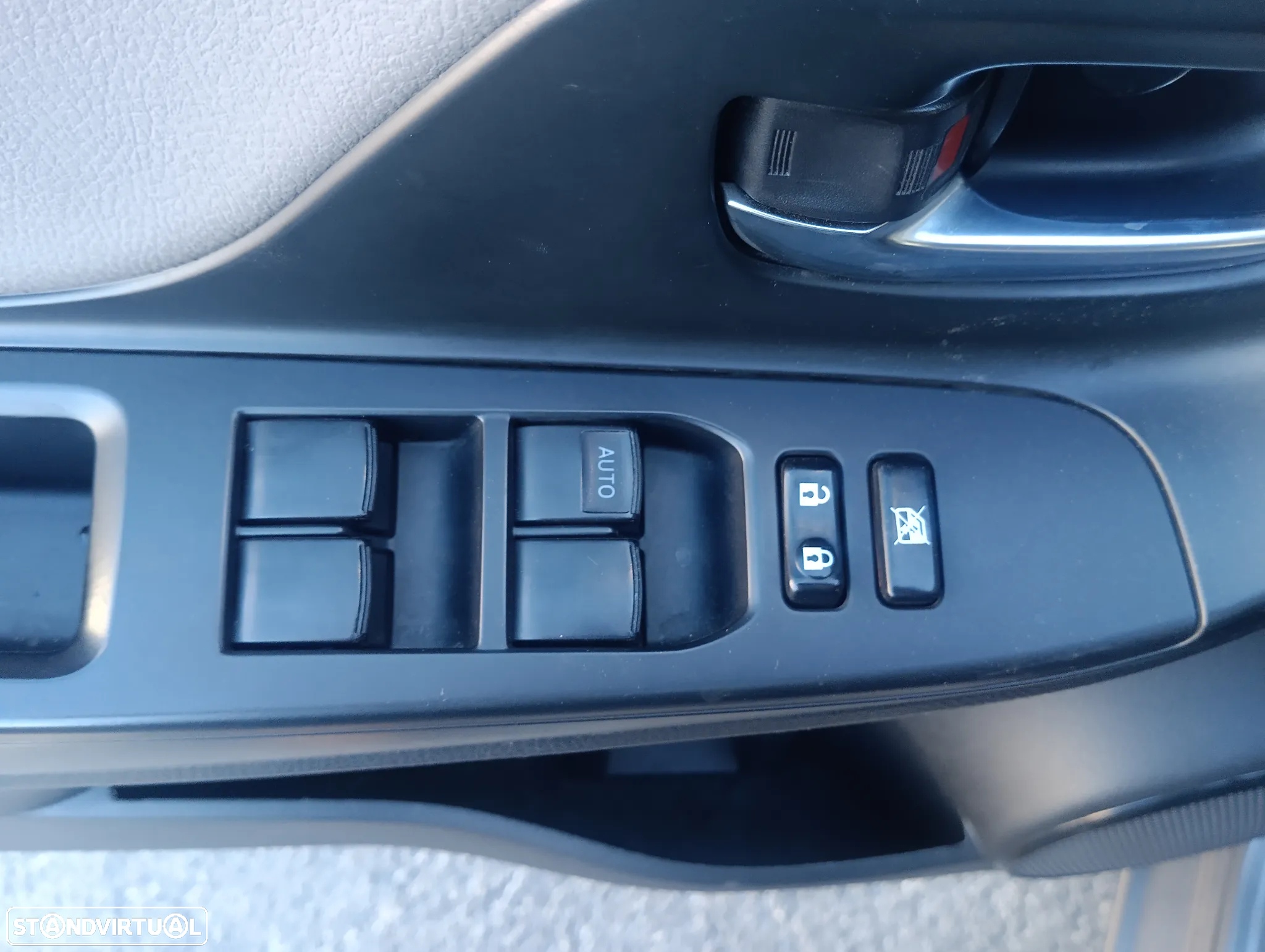 Toyota Yaris 1.5 HSD Square Collec.Bronze - 4