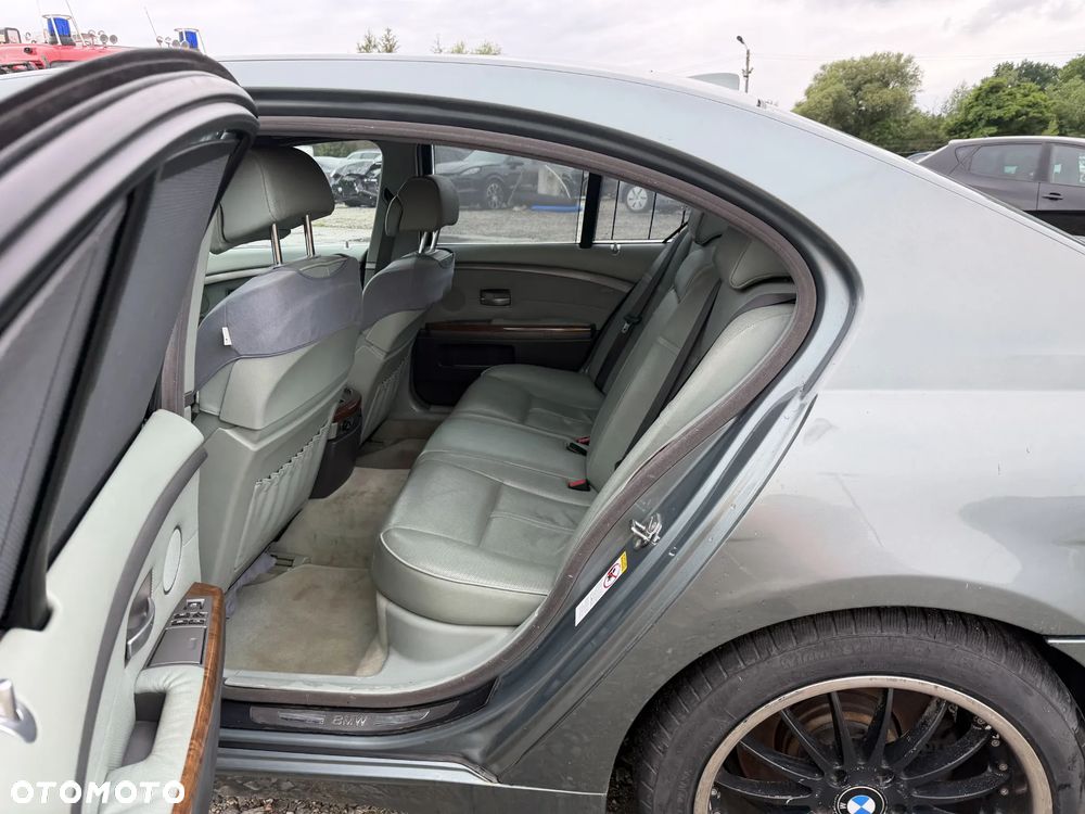 BMW Seria 7 745i - 17