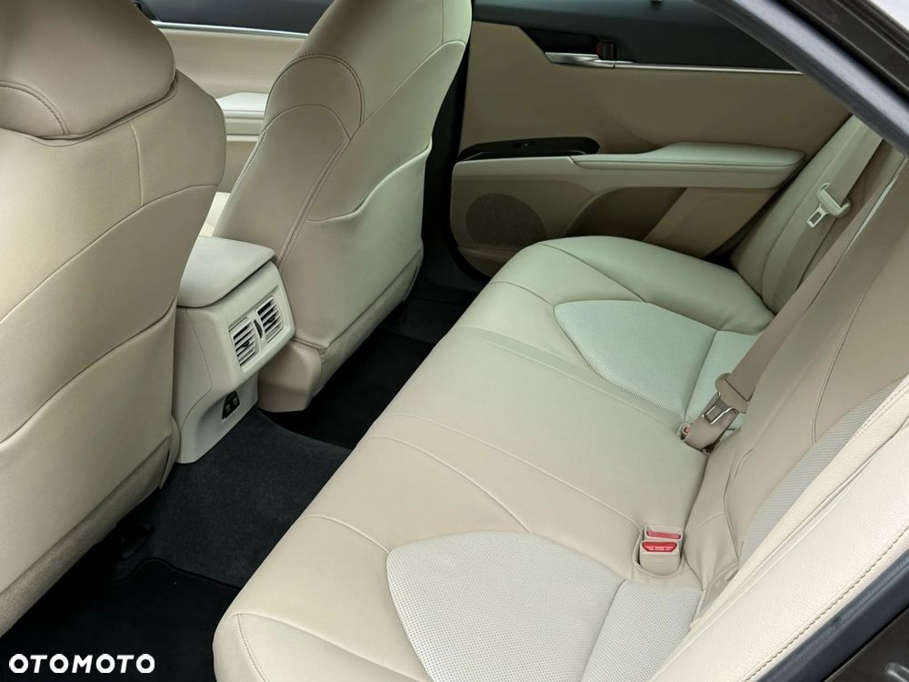 Toyota Camry 2.5 Hybrid Executive CVT - 6