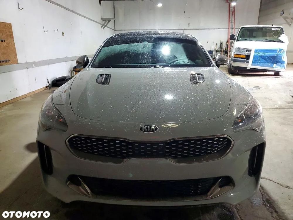 Kia Stinger - 2