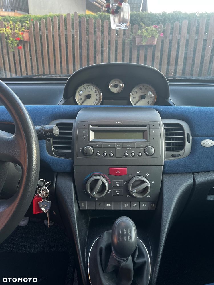 Lancia Ypsilon - 10