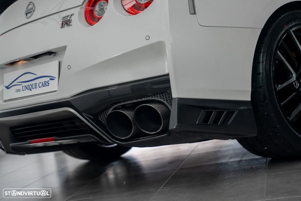 Nissan GT-R Prestige Edition - 9