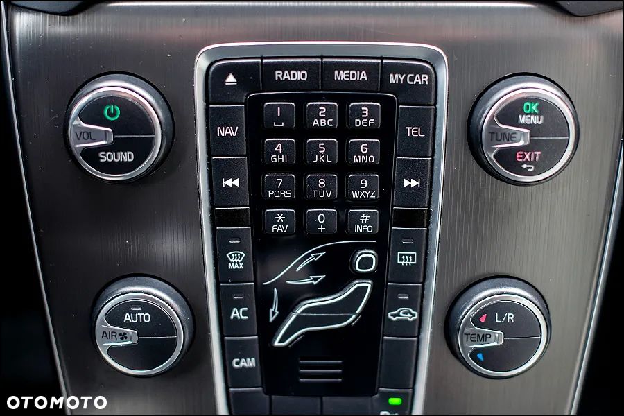 Volvo V40 D2 Summum - 24