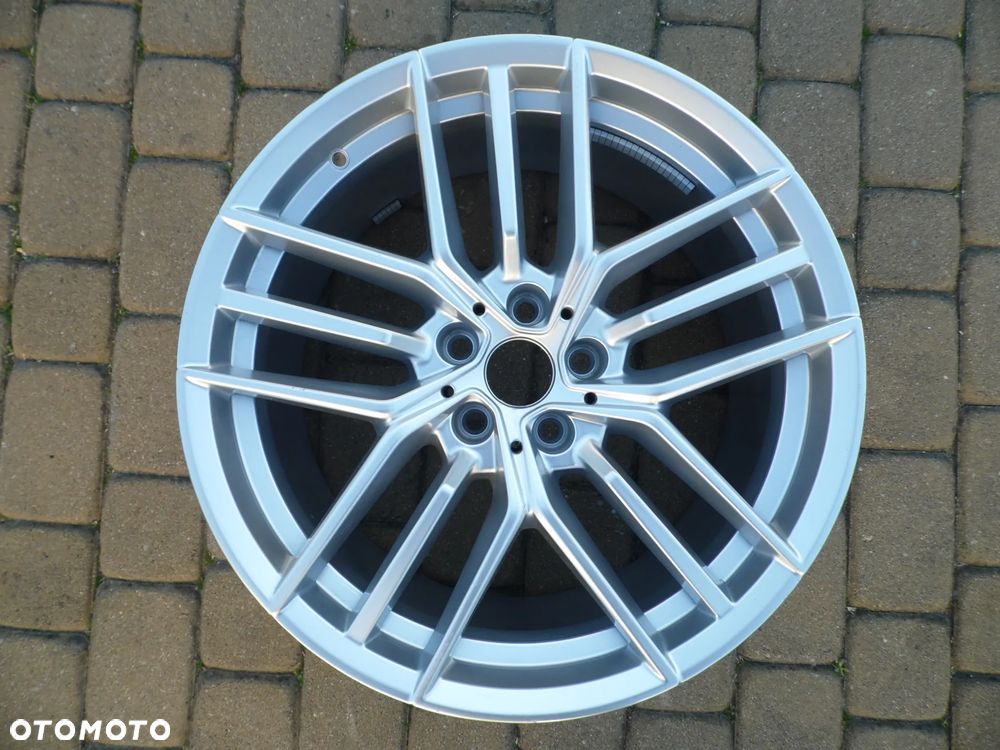Felga 19'' 5x112 BMW 5 G60 8,5x19 ET29 5A324D6 IDEALNA - 1