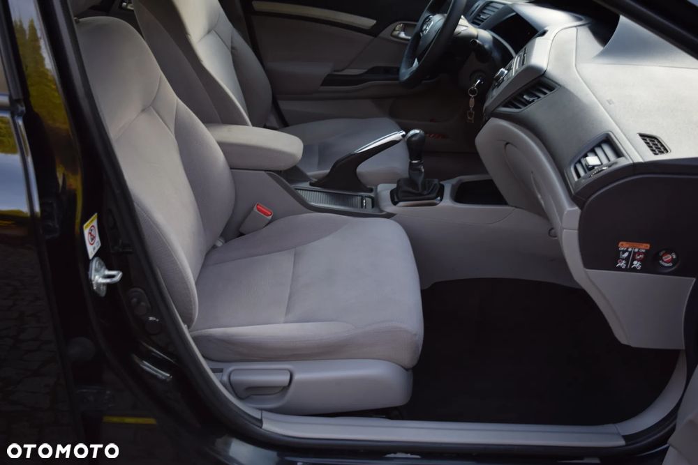 Honda Civic 1.8 Executive EU6 - 10