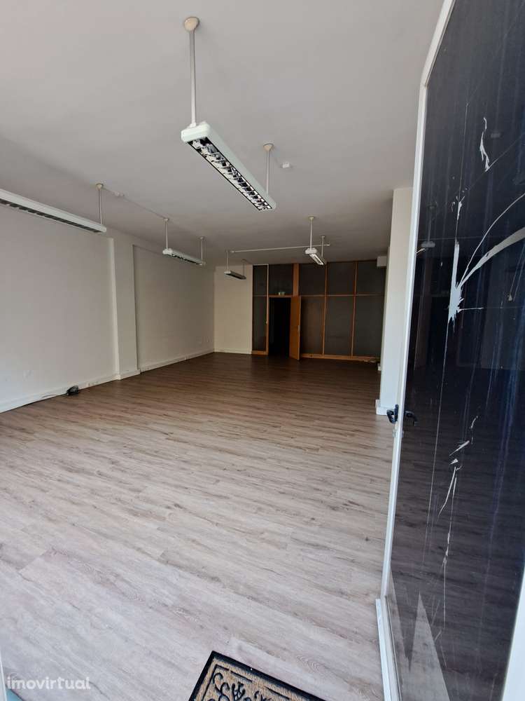 Escritório Espaçoso  no Porto - Grande imagem: 2/8